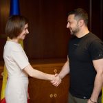 VIDEO „Gest de apreciere pentru toți moldovenii”. Sandu, decorată de Zelenski cu ordinul „Cneaghinea Olga”
