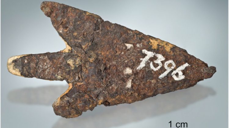 FOTO Arheologii au descoperit o armă veche realizată dintr-un metal „care nu provine de pe planeta noastră”