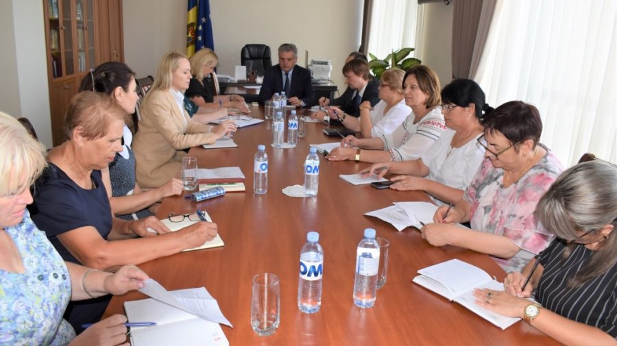 Crește numărul de elevi încadrați în instituțiile de învățământ cu predare în limba română din regiunea transnistreană
