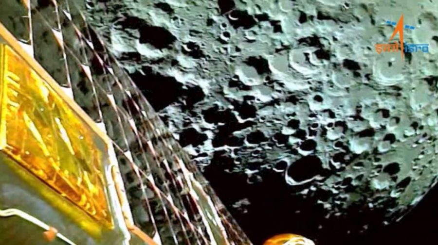 VIDEO ISTORIC: Sonda spațială indiană, care concura cu Rusia, a aselenizat cu succes la polul sud al Lunii