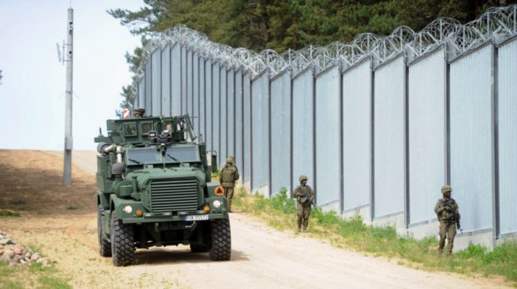 Polonia trimite încă 1.000 de soldați la granița cu Belarus