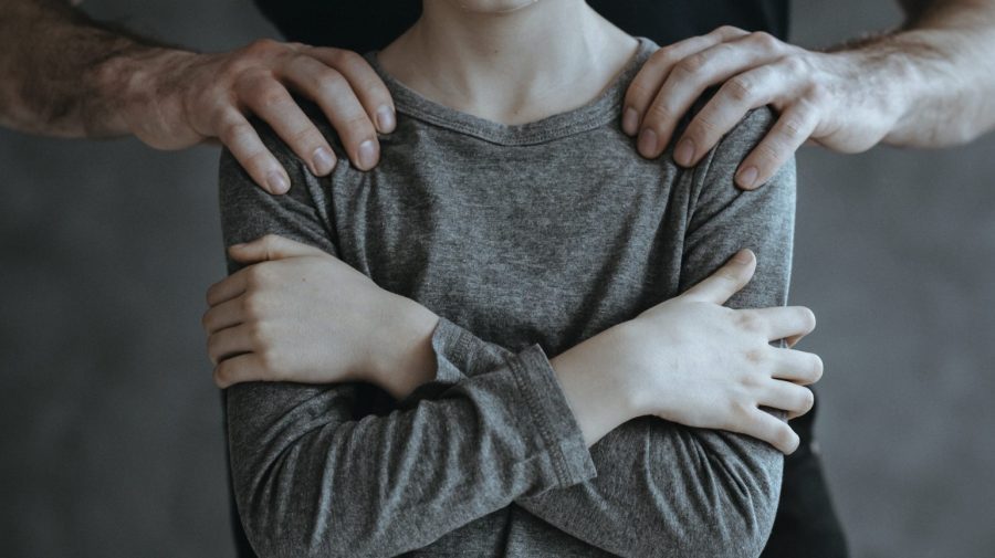Fost lucrător în domeniul îngrijirii copiilor, acuzat de abuz sexual asupra a 91 de micuți