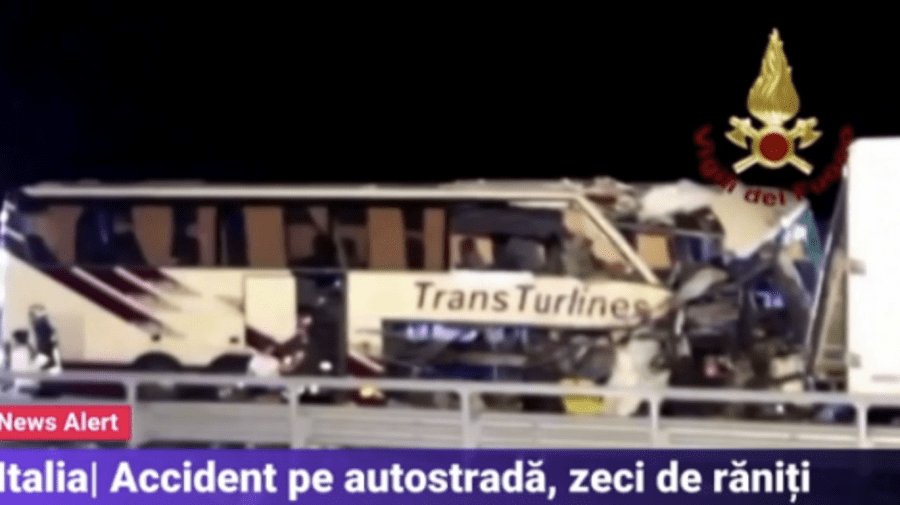 Accident pe o autostradă din Italia. Mai mulți pasageri au rămas blocați în autocar