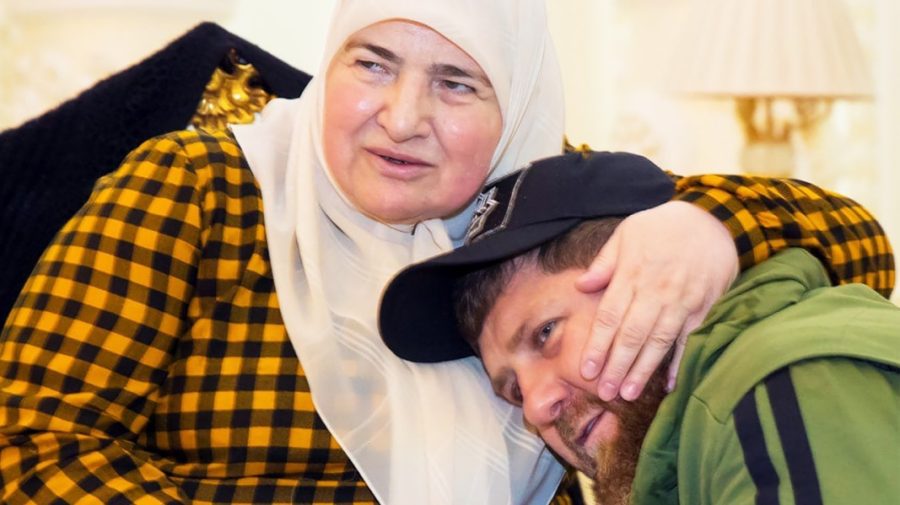 VIDEO Mama lui Ramzan Kadîrov – „Eroina Rusiei”. Vladimir Putin i-a oferit „Ordinul de Onoare”