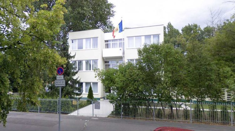 Tragedie la ambasada Moldovei din Berlin! Un moldovean a decedat în timp ce își perfecta pașaportul