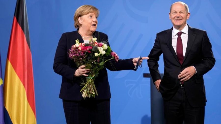 Angela Merkel încă își plătește coafura și machiajul din bani publici. Olaf Scholz tot are coafor