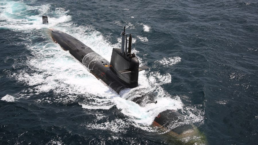 Rusia amenință cu „arma invincibilă”. Va dota noile submarine nucleare cu rachete hipersonice