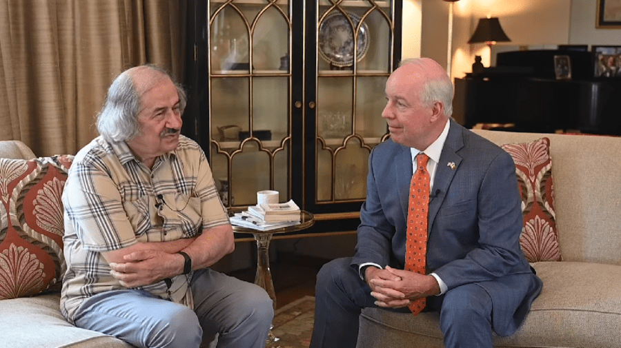 VIDEO „…însuși Eminescu ascultă și vom vorbești”. Ambasadorul SUA recită în română versurile lui Romanciuc