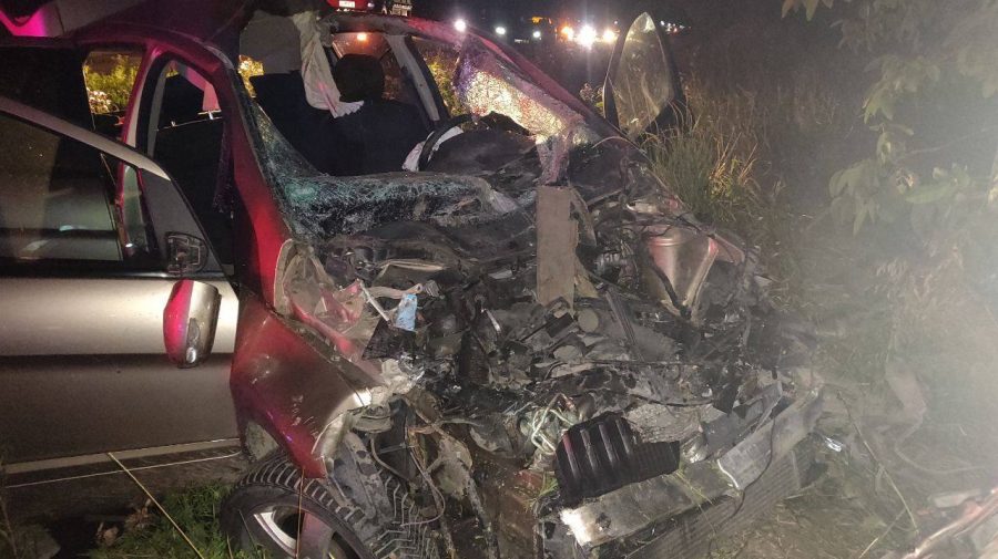 FOTO cu încă un accident grav! Șoferul unui Mercedes a murit după impactul cu o căruță