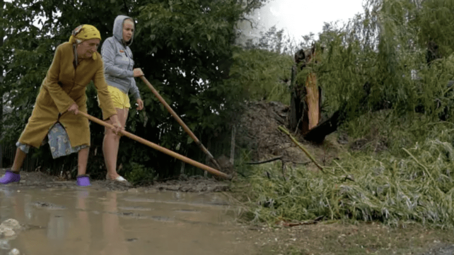 VIDEO Ploile au făcut prăpăd în nordul țării! O furtună a lăsat fără acoperișuri mai multe locuințe din Glodeni