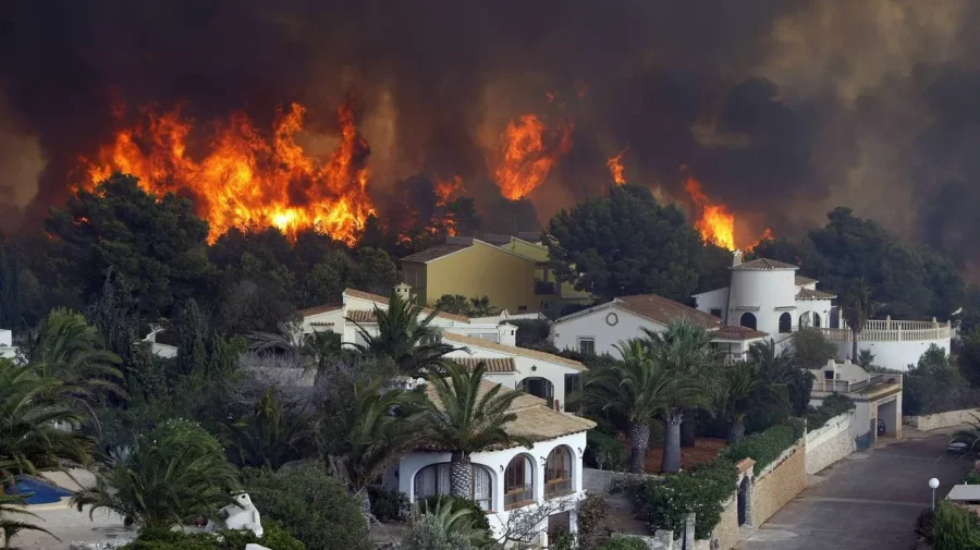 VIDEO Un incendiu de proporţii a izbucnit pe insula spaniolă Tenerife. Mai multe localităţi au fost evacuate