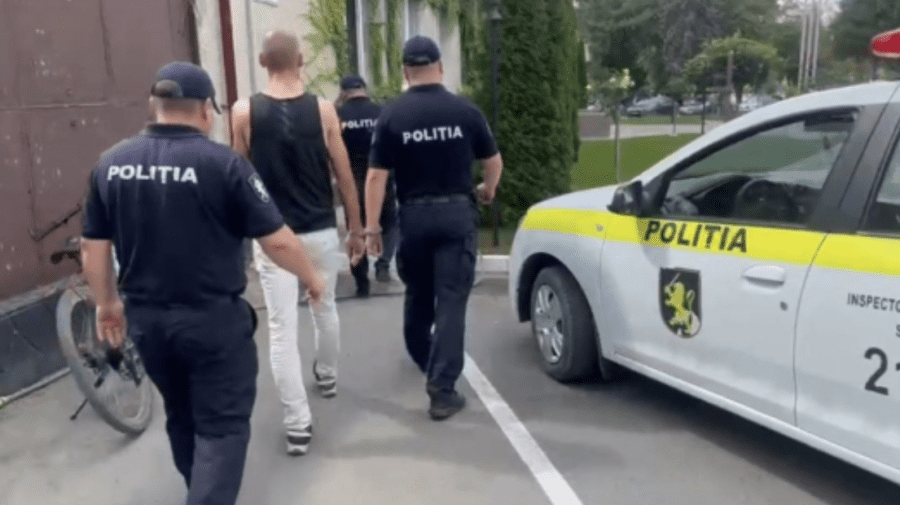 VIDEO O femeie din Sîngerei – atacată și deposedată de bani, în plină stradă. Cine-i făptașul
