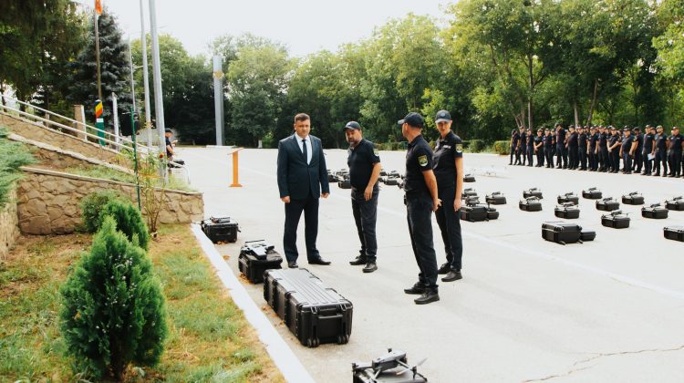 FOTO Subdiziunile Poliției de Frontieră au fost dotate cu drone. Valoarea totală a dispozitivelor