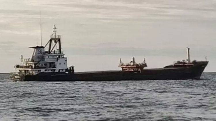 VIDEO Sulina: Explozie la bordul unei nave. Se vehiculează să ar fi dat peste o mină