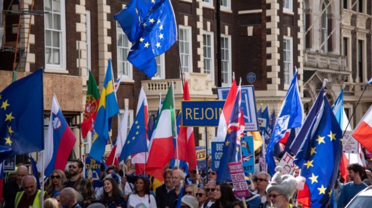 Britanicii reiau protestele împotriva Brexitului, cerându-se înapoi în UE