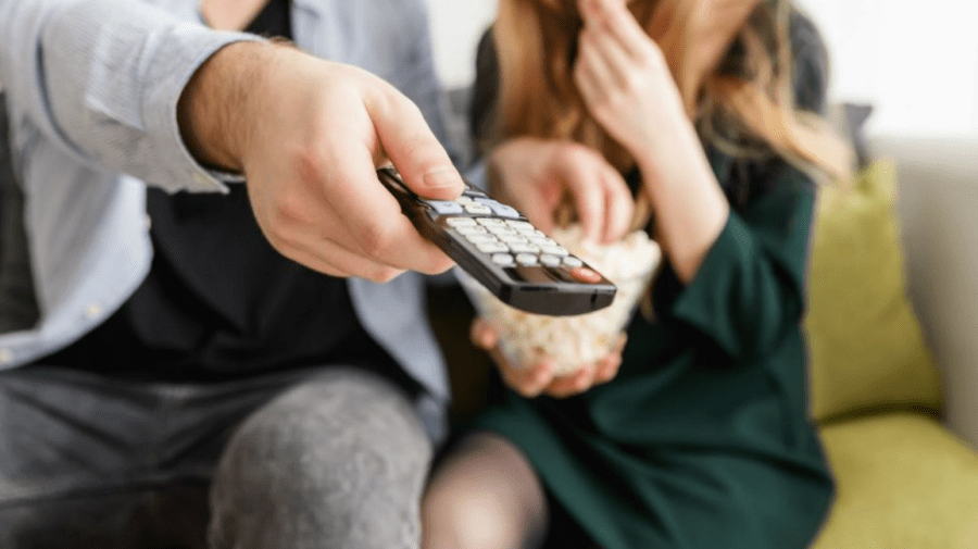 VIDEO Telenovele, programe de știri sau emisiuni sportive: Ce privesc moldovenii la TV. Curios?