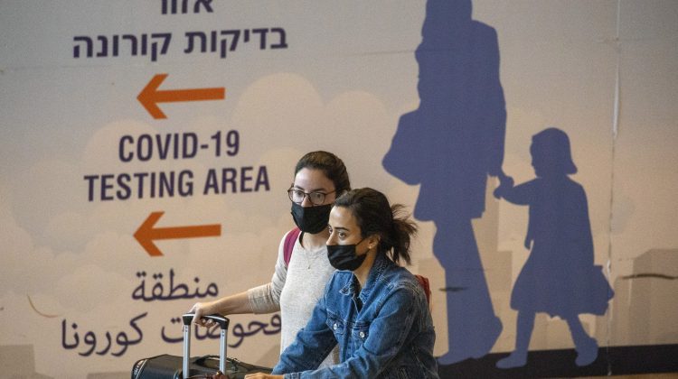COVID-19: Ministerul Sănătăţii din Israel recomandă ca unele persoane să poarte măşti în interior