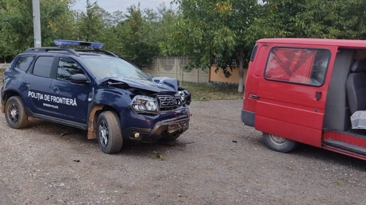 FOTO, VIDEO O mașină de serviciu a Poliției de Frontieră, implicată într-un accident în raionul Ungheni