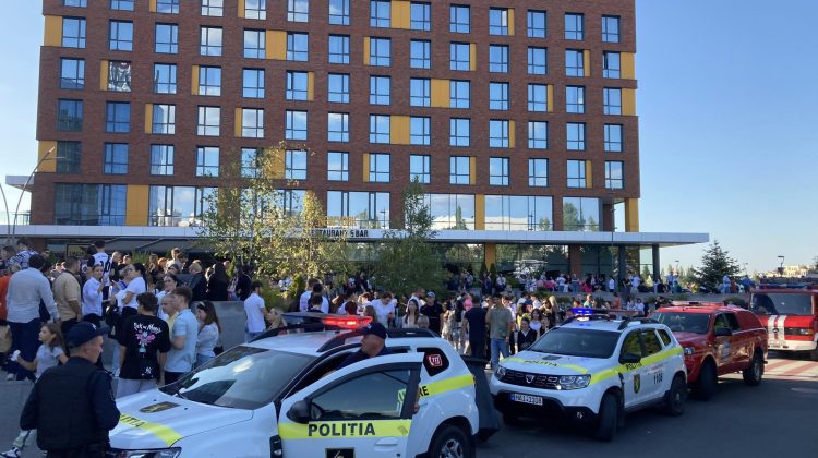 Au găsit sau nu bomba de la mall? Seara oamenilor care au decis să-și petreacă duminica acolo – FOTO, VIDEO