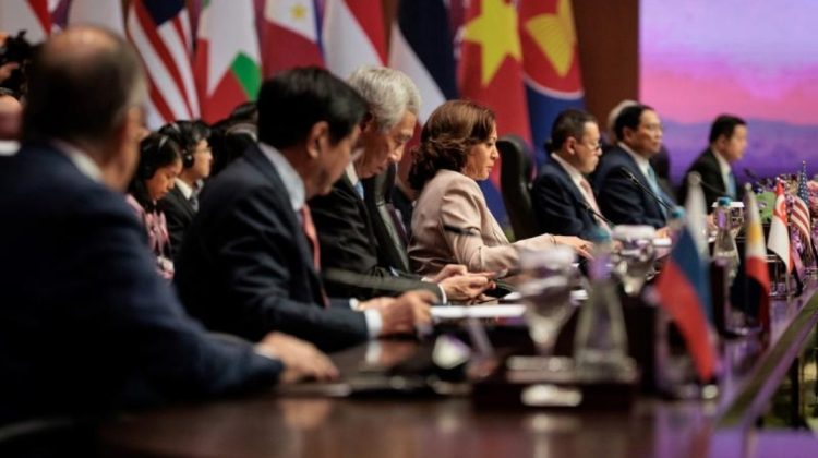 Kamala Harris, Serghei Lavrov și premierul chinez Li Qiang se întâlnesc față în față la summitul ASEAN