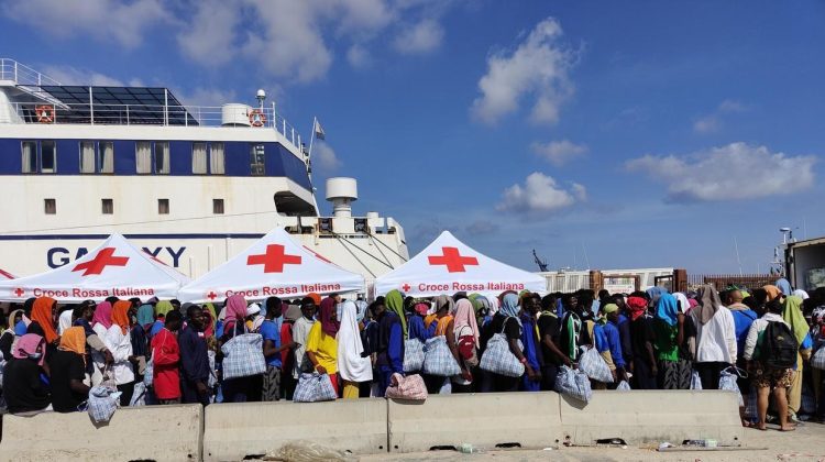 Stare de urgență pe insula italiană Lampedusa, unde peste 6.000 de migranți au debarcat în ultimele 24 de ore