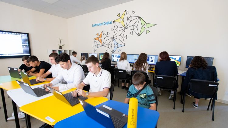 Inaugurarea Laboratorului Digital la Liceul Teoretic „Mihai Eminescu” din Căușeni