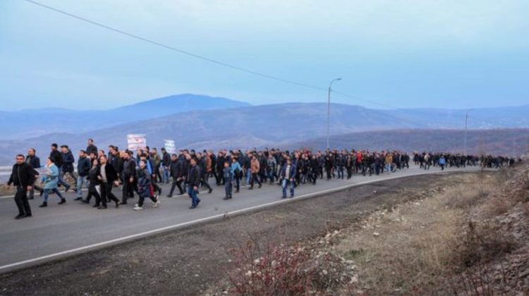 Peste 100.000 de refugiați din Nagorno-Karabah au ajuns în Armenia. „Mulți sunt flămânzi și epuizați”