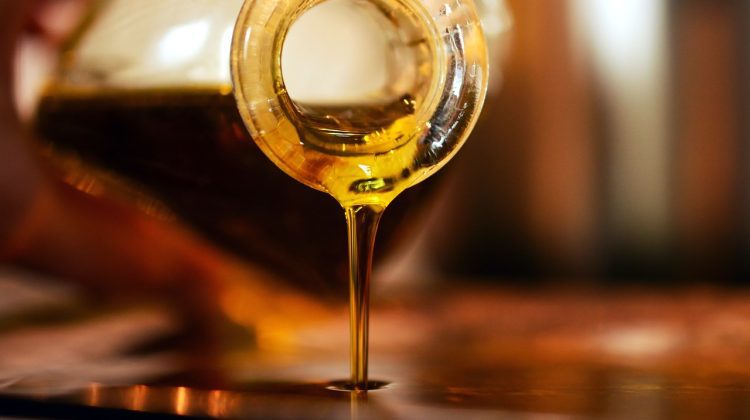 Prețul uleiului de măsline crește. Hoții au furat 50.000 de litri în Spania