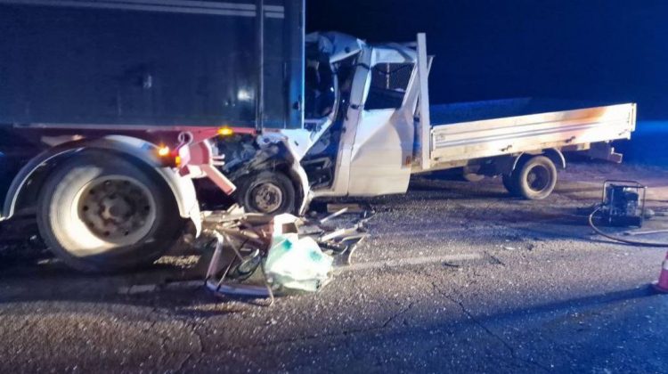 Impact violent în apropierea localității Alexandrovca! Un șofer a decedat după ce a tamponat din spate un camion