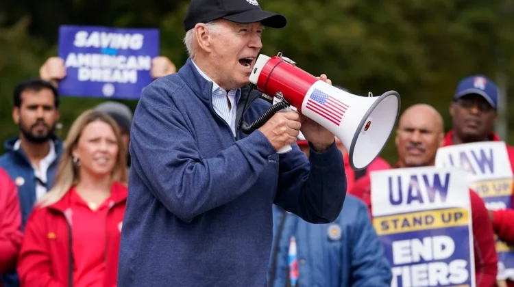 VIDEO Joe Biden a ieșit la protest cu muncitorii. Gest în premieră pentru un președinte american