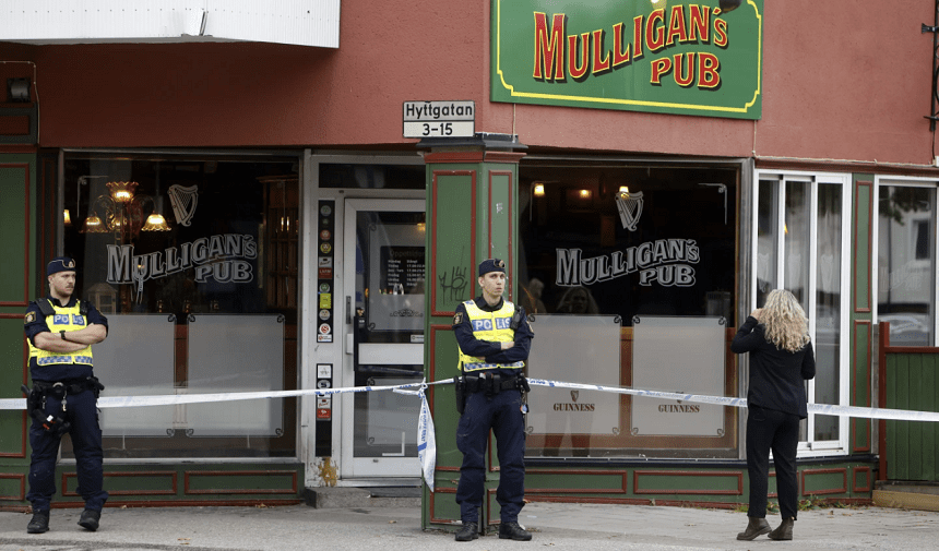 Atac armat într-un bar din Suedia. Doi morţi şi doi răniţi