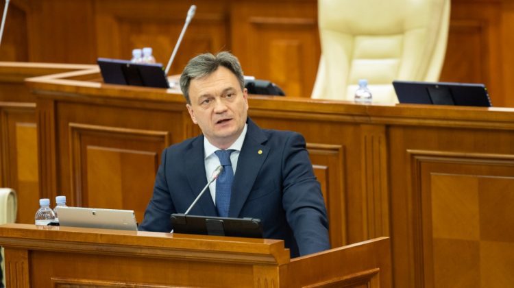 Prim-ministrul Dorin Recean, în plenul Parlamentului: „Toți moldovenii merită venituri mai mari și o viață demnă”