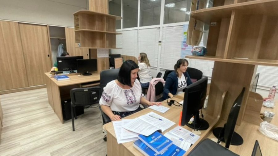 Centrul de apel pentru informarea alegătorilor a înregistrat mii de sunete. Când au fost cele mai aglomerate zile