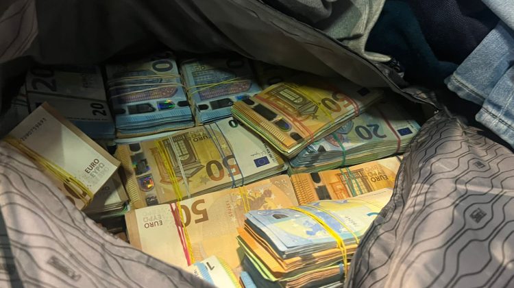 Valiza de la Sculeni, cu 550.000 de euro: Proprietarul a fost plasat în arest preventiv