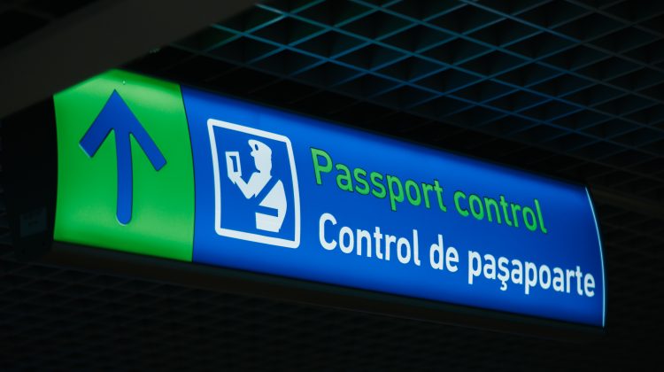Călătorie cu peripeții! Un cetățean străin s-a legitimat cu pașaportul unei alte persoane