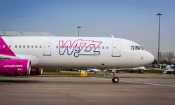 Zeci de mii de pasageri Wizz Air, afectaţi de anularea zborurilor. O bună parte sunt cei care zburau din România