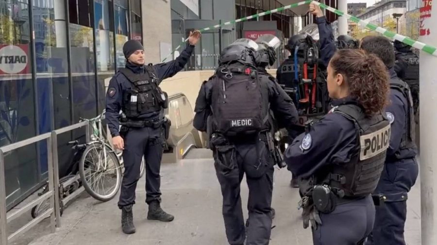 Alertă teroristă la Paris. Poliția a împușcat o femeie care a strigat „Allahu Akbar” și amenința că se aruncă în aer