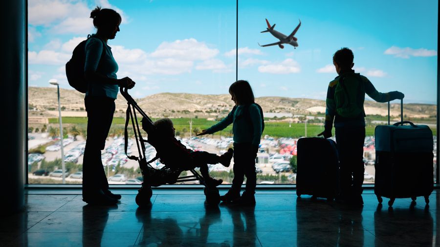 Vrei să călătorești fără plânset și gălăgie – plătește cu 45 € mai mult. Compania care introduce zborurile „only adult”