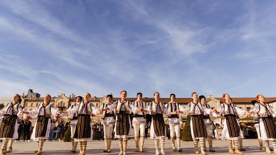 Peste o mie de vizitatori au sărbătorit “Show Must Go On” la Castel Mimi, cu must gratuit, bucate delicioase şi muzică