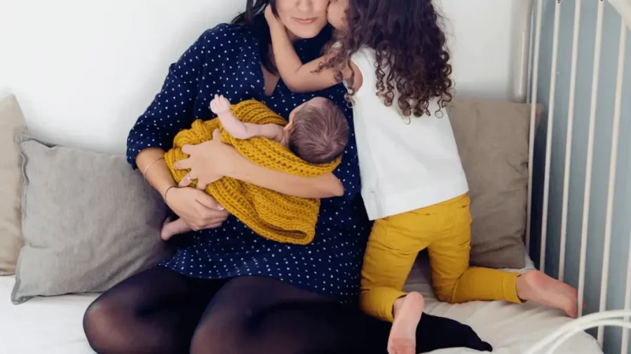 Mamele neangajate, care îngrijesc de copii de până la 2 ani, iată-iată vor fi asigurate de stat. Și alte prevederi