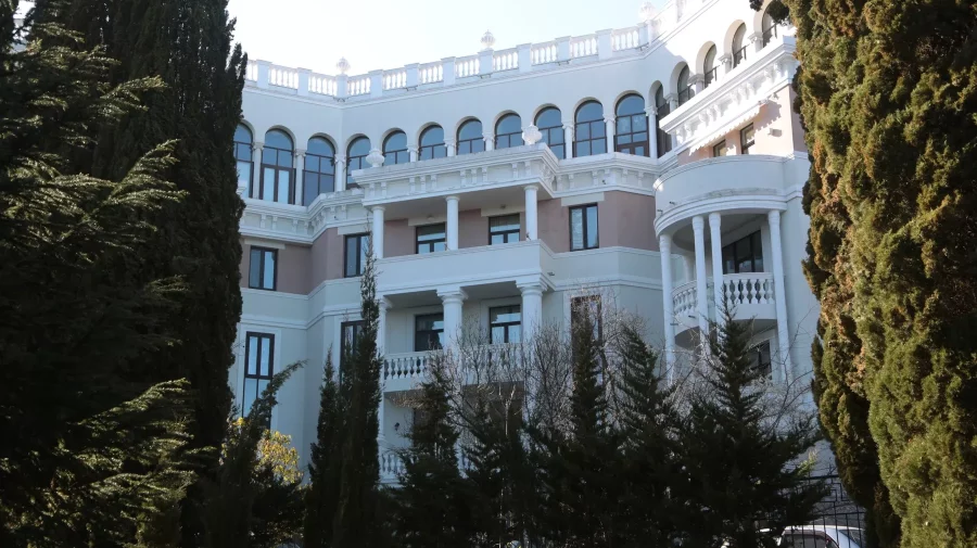 Rușii au vândut la licitație apartamentul de lux al lui Volodimir Zelenski, din Crimeea. Ce sumă au obținut