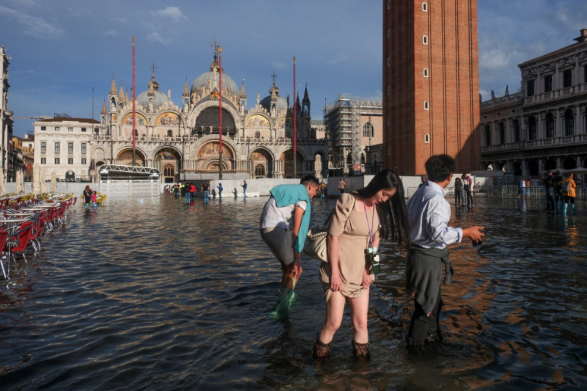 Un forte temporale si è abbattuto sul nord Italia!  Il Lago di Como è esondato e ci sono alluvioni a Milano