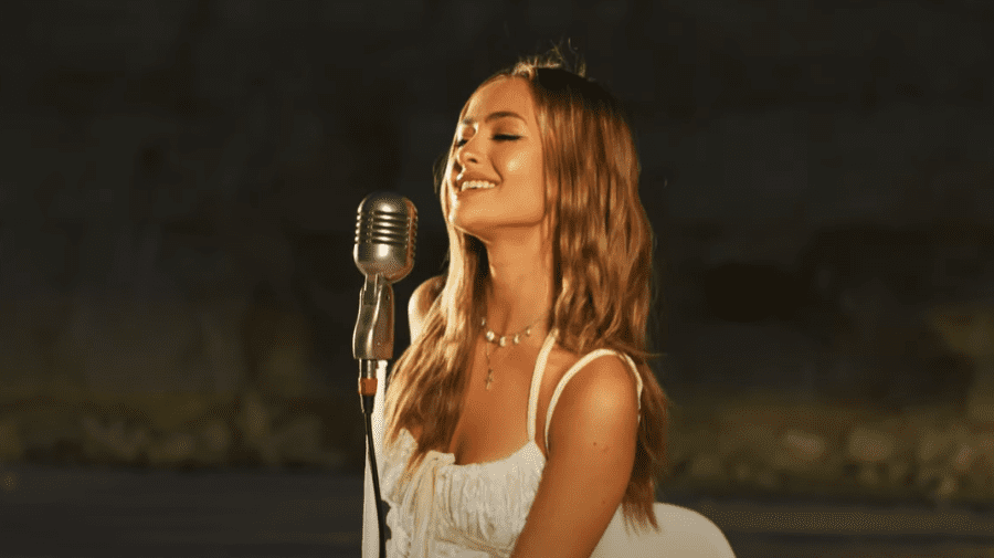 CANCAN.MD: Iuliana Beregoi și-a surprins fanii! A lansat un cover la piesa Arianei Grande
