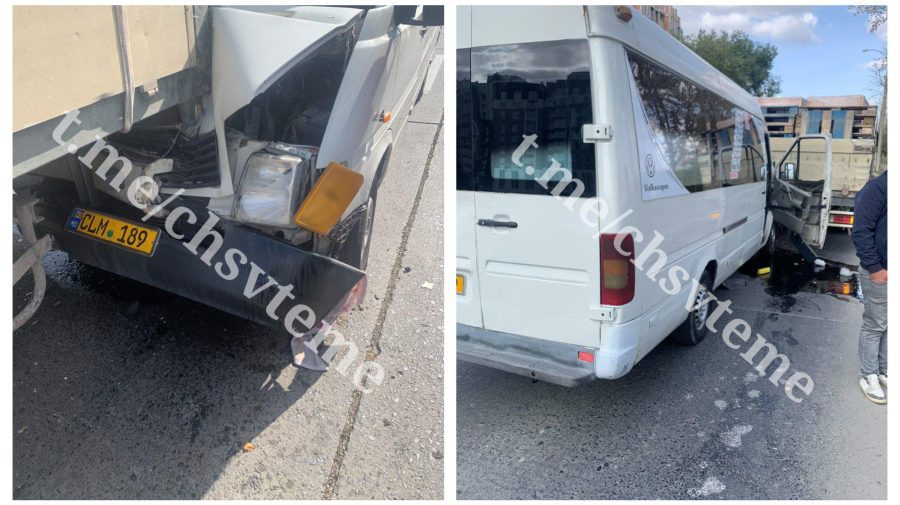 FOTO Microbuz de rută, implicat într-un accident rutier. S-a izbit violent într-un camion