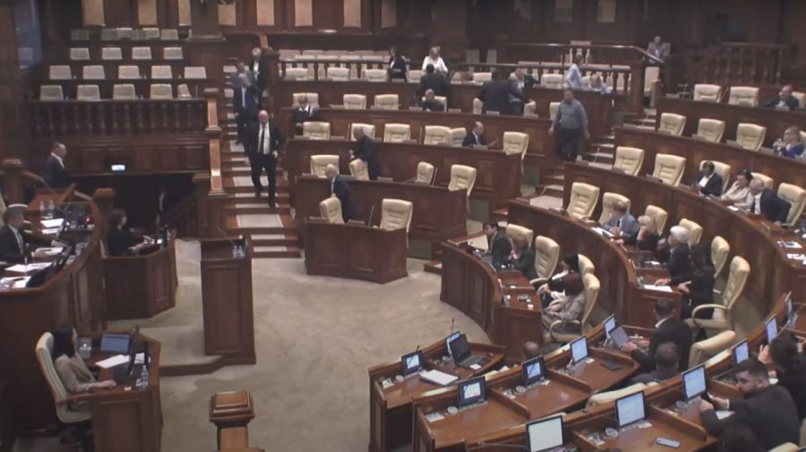 VIDEO Deputații BCS, indignați de „planurile” colegilor din PAS, boicotează ședința plenară