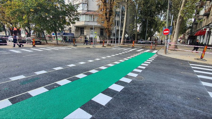 FOTO Lucrările de amenajare a pistei pentru bicicliști de pe 31 August – în toi. Porțiunea va deveni „Coridor Verde”