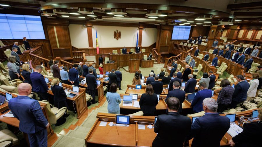Minut de reculegere pentru victimele din Israel în Parlamentul Moldovei. Grosu: Suntem martorii unor atacuri sângeroase