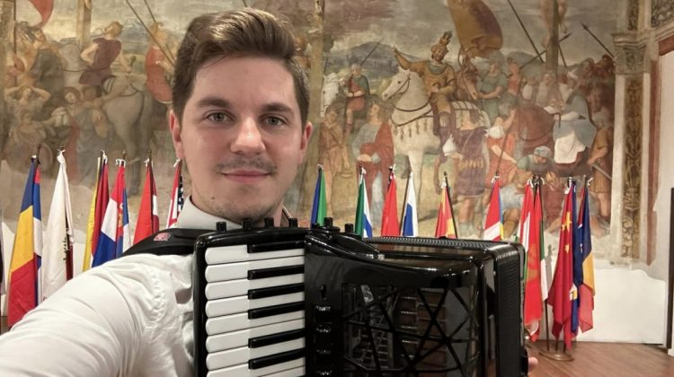 Un acordeonist moldovean a devenit câștigătorul unui concurs internațional de muzică desfășurat la Milano
