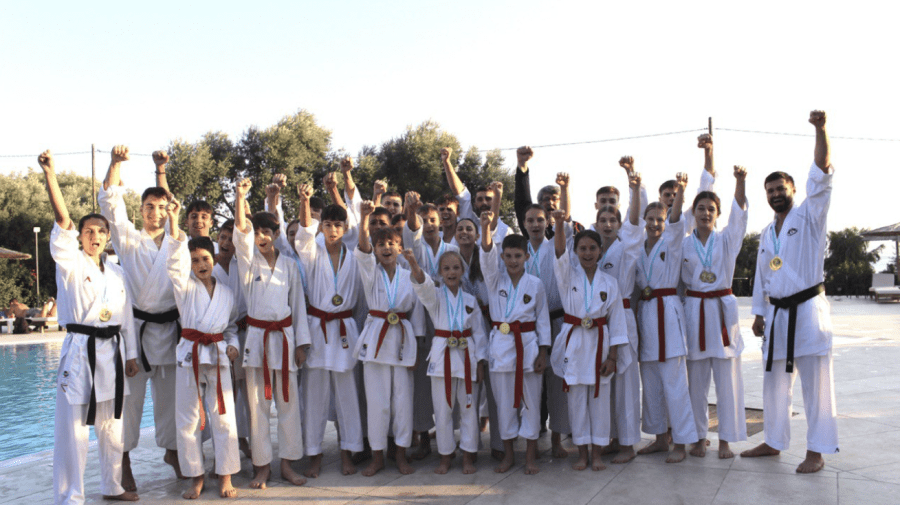 Sportivii moldoveni – pe podium! Au cucerit 10 medalii la Mondialul de karate shotokan printre seniori și tineret