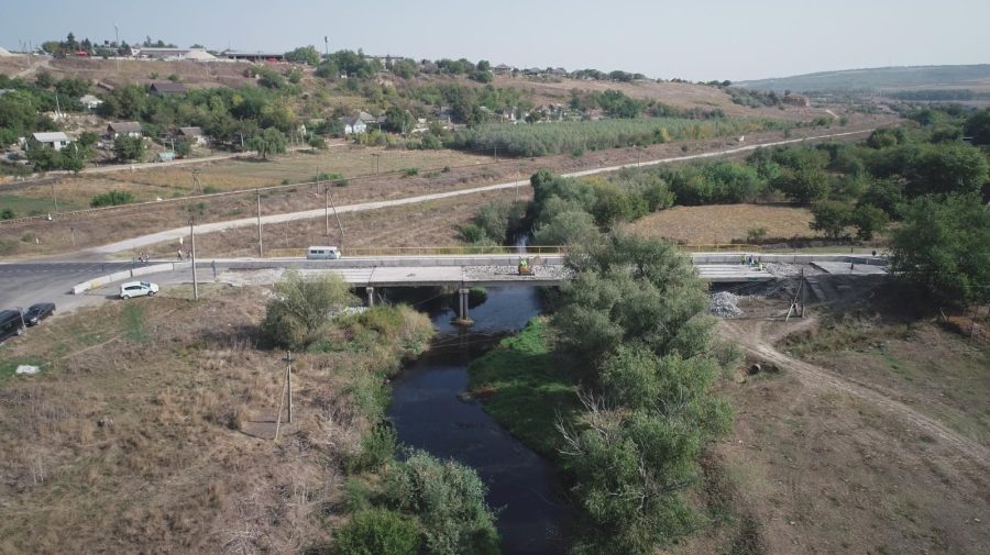 FOTO Podul din localitatea Bulboaca – în proces de reabilitare. Când vor fi încheiate lucrările